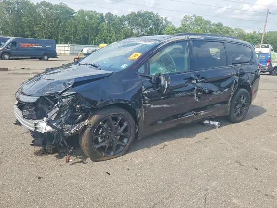 2027 Chrysler Pacifica Limited