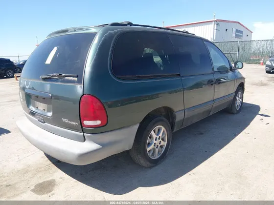 1996 Plymouth Voyager SE