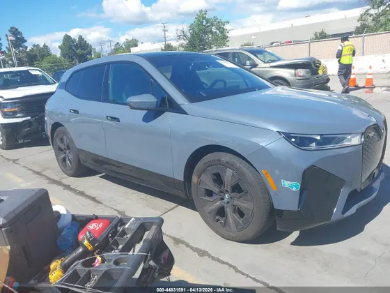 2025 BMW iX xDrive50