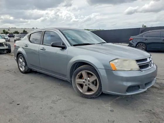 2013 Dodge Avenger SE