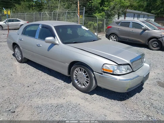 2010 Lincoln Town Car Signature Limited