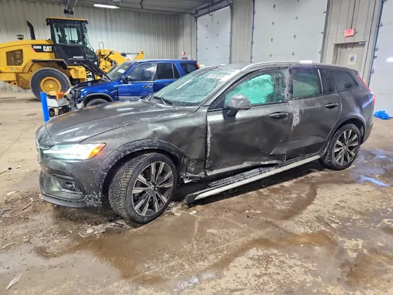 2020 Volvo V60 Cross Country