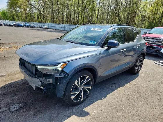 2019 Volvo XC40 R-Design