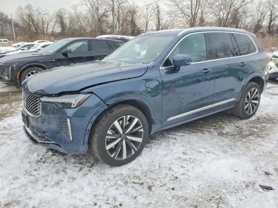 2025 Volvo XC90 Plug-In Hybrid Core
