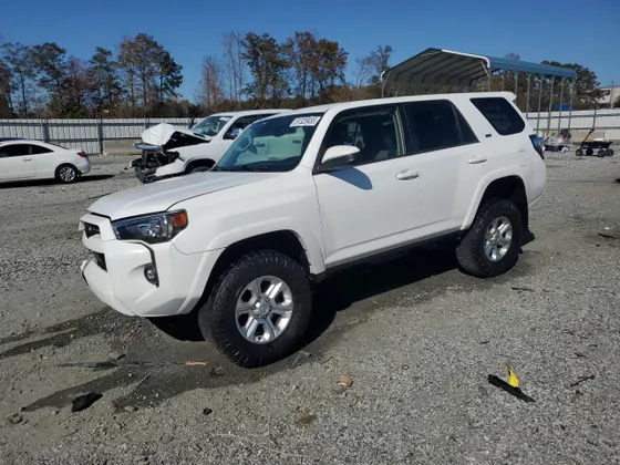 2022 Toyota 4Runner SR5