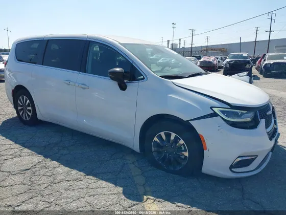 2024 Chrysler Pacifica Hybrid Select