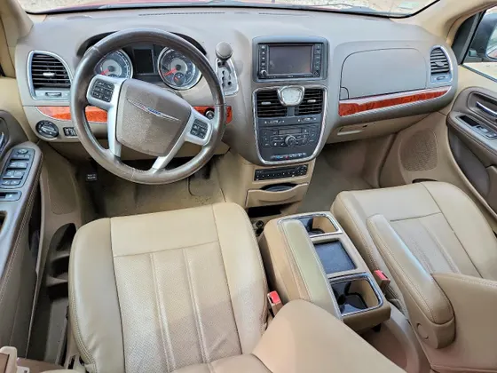 2012 Chrysler Town & Country Touring-L