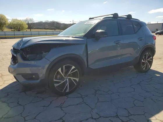 2022 Volvo XC40 R-Design