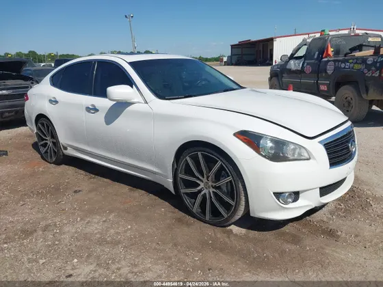 2011 INFINITI M56