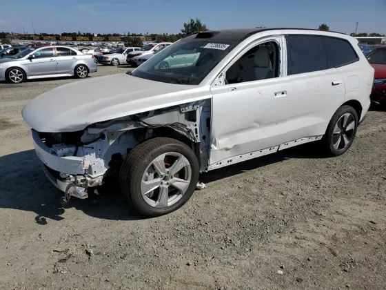 2025 Volvo EX90 PLUS