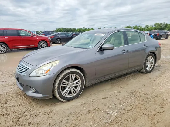 2015 INFINITI Q40
