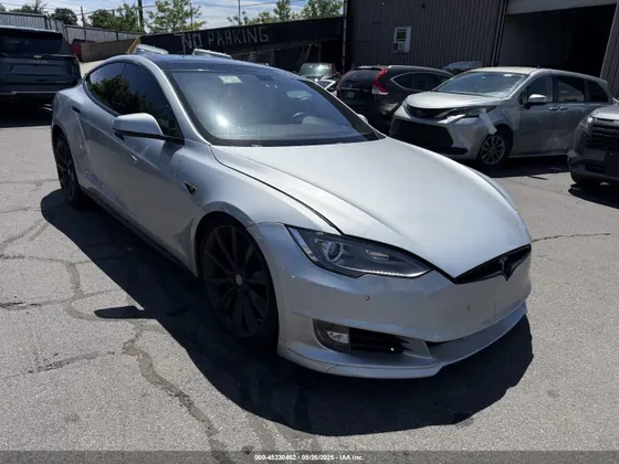 2013 Tesla Model S Performance