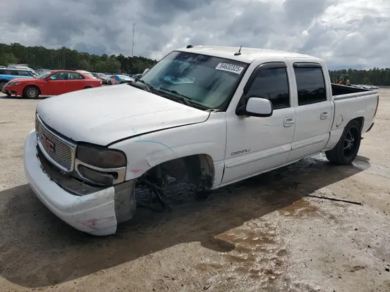 2005 GMC Sierra Denali K1500 DENALI