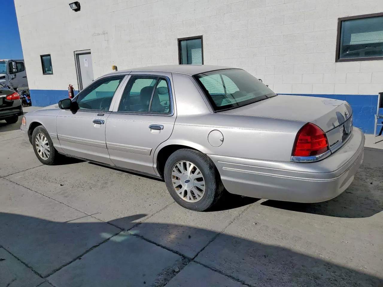 2004 Ford Crown Victoria LX