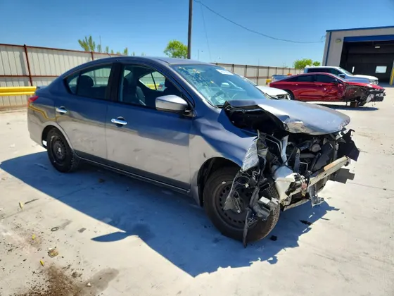 2017 Nissan Versa Sedan S Plus