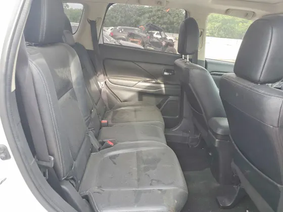 2016 Mitsubishi Outlander SE