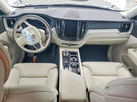 2025 Volvo XC60 Plug-In Hybrid Ultra