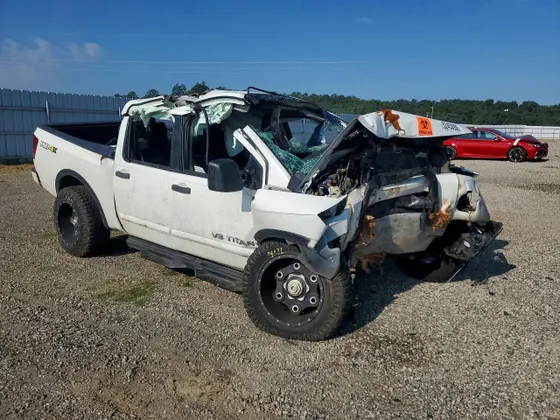 2015 Nissan Titan SV