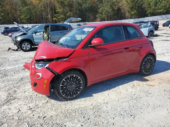 2024 FIAT 500e INSPI(RED)
