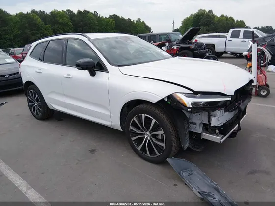 2024 Volvo XC60 Plus Dark Theme