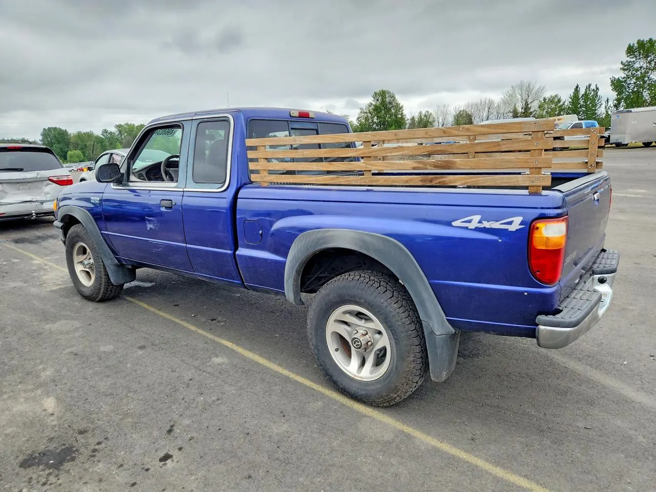 2001 Mazda B-Series 4WD Truck SE
