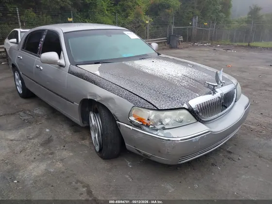 2006 Lincoln Town Car Signature Limited