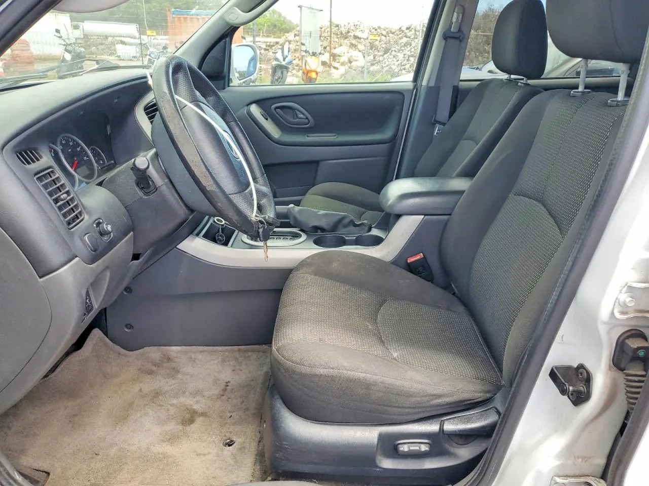 2005 Mazda Tribute s