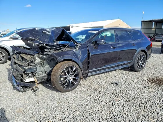 2018 Volvo V90 Cross Country