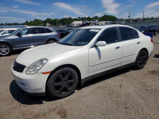 2004 INFINITI G35 Sedan w/Leather