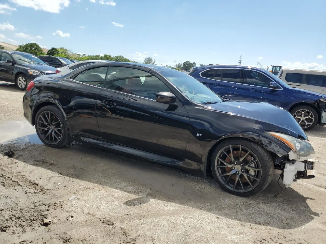 2014 INFINITI Q60 Convertible