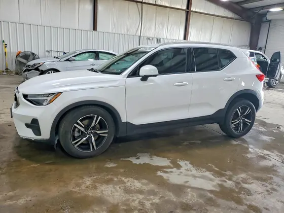 2023 Volvo XC40 Core