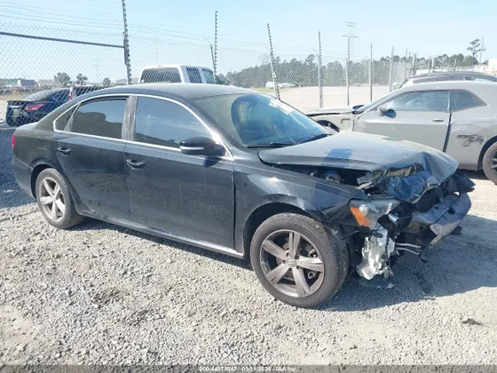 2013 Volkswagen Passat SE