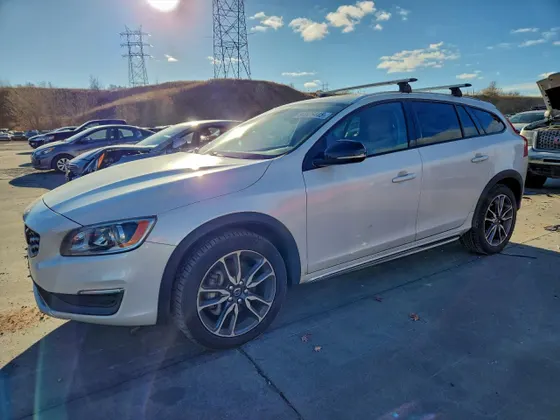 2015 Volvo V60 Cross Country T5