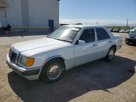 1990 Mercedes-Benz 260 Series E 2.6