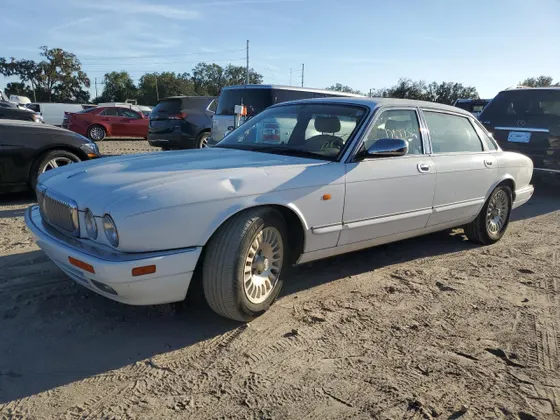 1997 Jaguar XJ Series Sedan Vanden Plas
