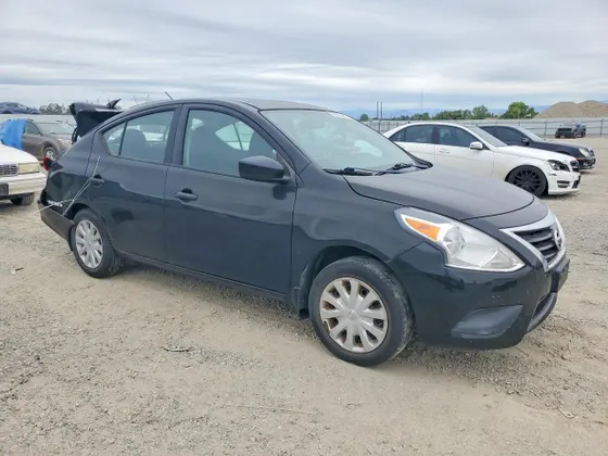 2017 Nissan Versa Sedan S Plus