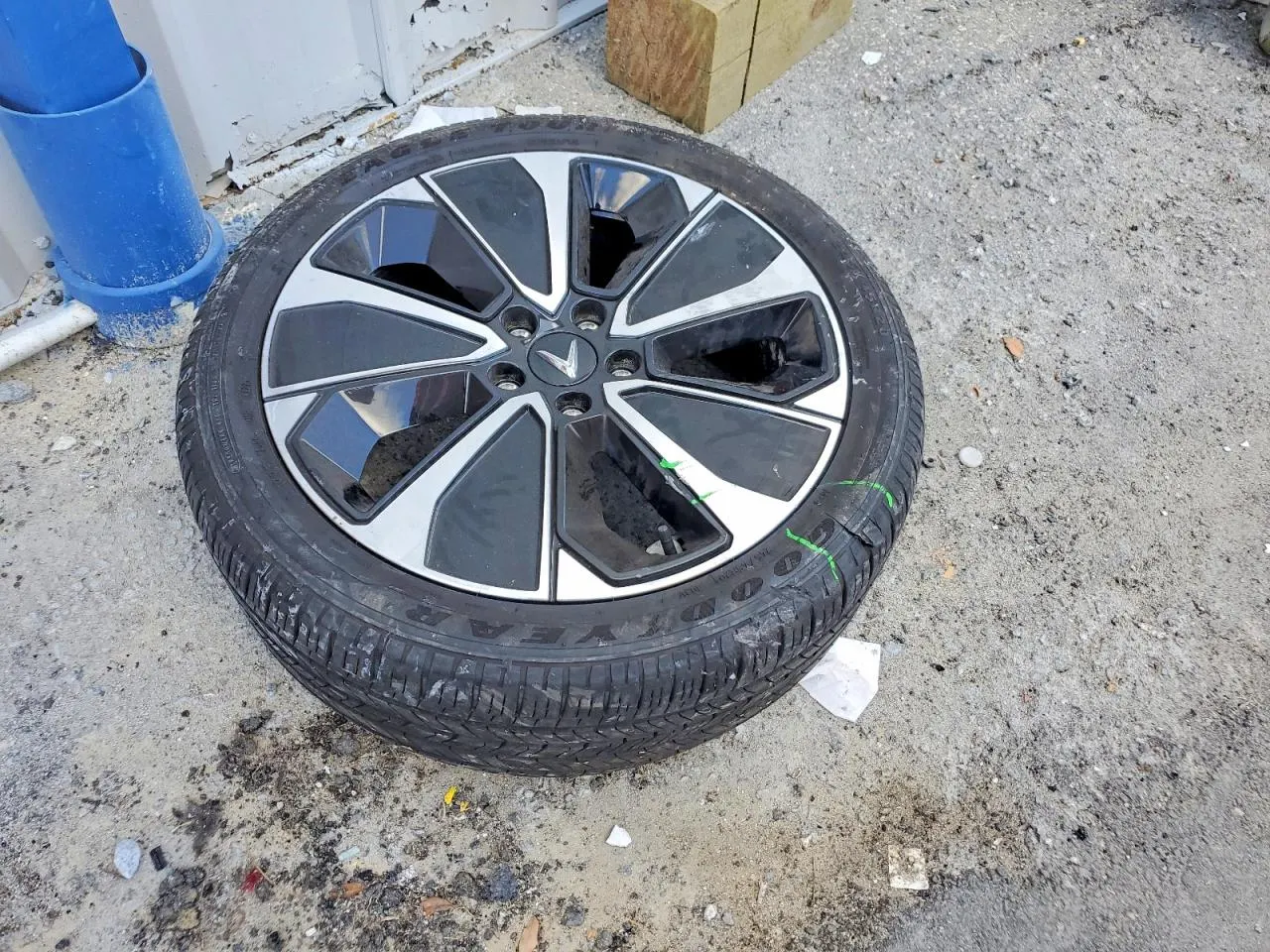 2024 VinFast VF 8 Plus
