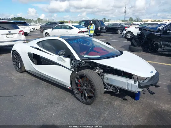 2017 McLaren 570GT
