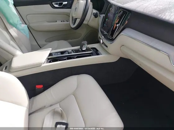 2025 Volvo XC60 Plug-In Hybrid Plus