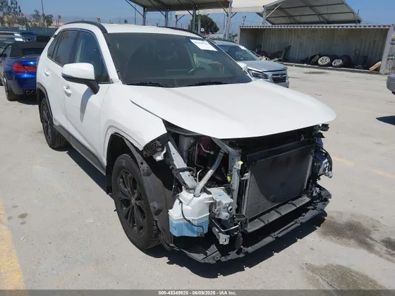 2022 Toyota RAV4 Hybrid SE