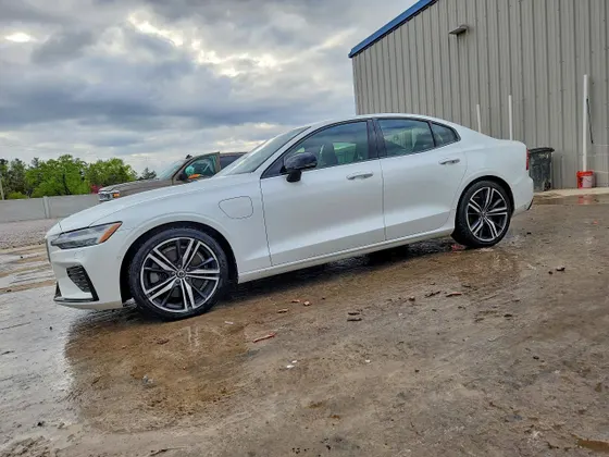 2019 Volvo S60 R-Design