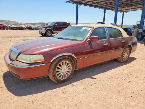 2004 Lincoln Town Car Signature