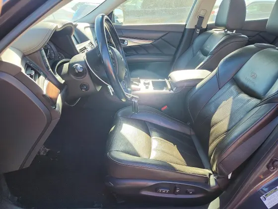 2011 INFINITI M56