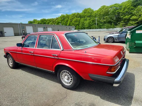 1983 Mercedes-Benz 300 Series 300D-T