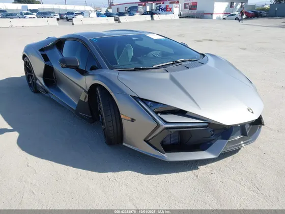 2025 Lamborghini REVUELTO