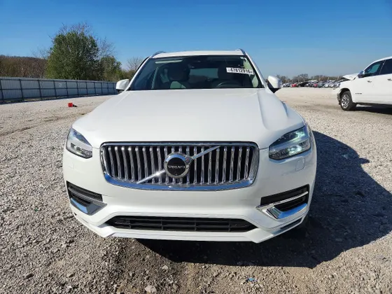 2025 Volvo XC90 Plug-In Hybrid Plus