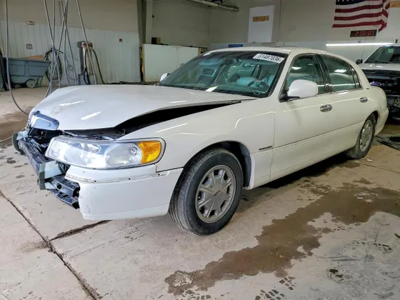 1998 Lincoln Town Car Signature