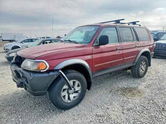 2002 Mitsubishi Montero Sport XLS