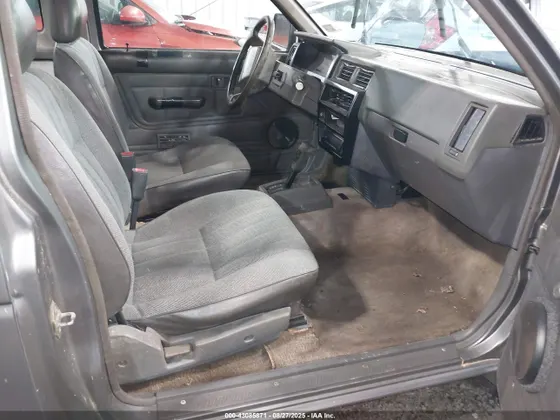 1989 Nissan Hardbody King Cab 2WD KING CAB