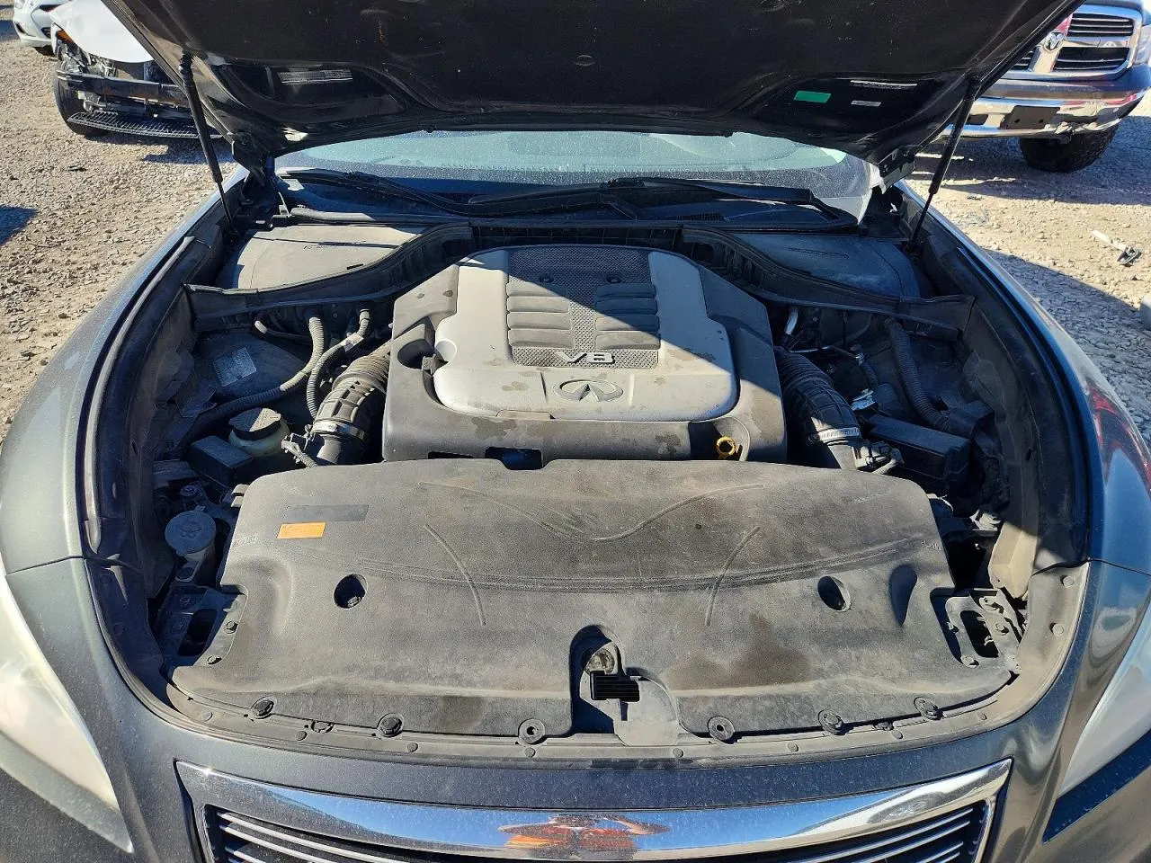 2011 INFINITI M56
